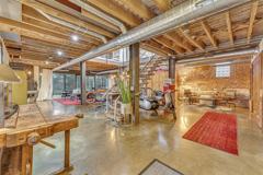 detached Converted funky retro loft barn - Photo 1 of 1