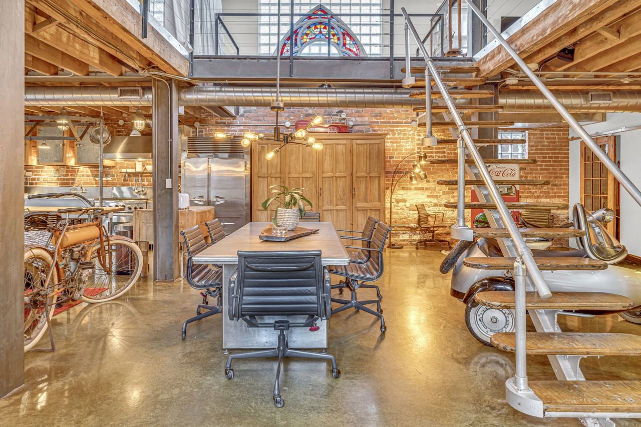 detached Converted funky retro loft barn - Photo 2 of 20