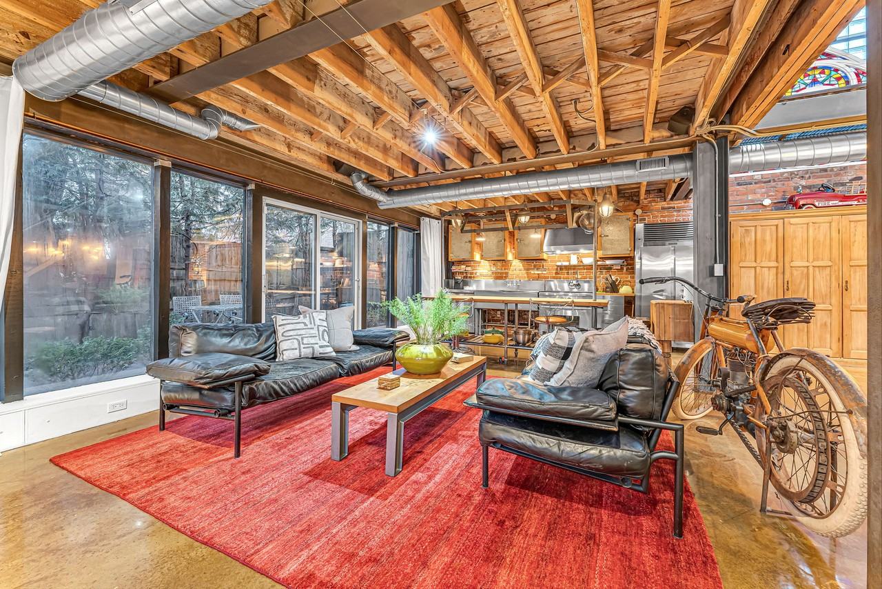 detached Converted funky retro loft barn - Photo 5 of 20