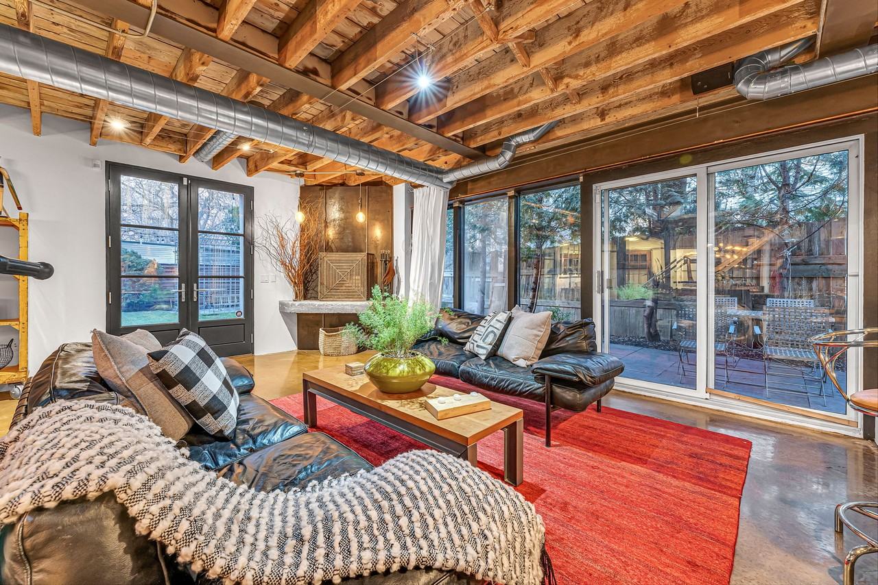 detached Converted funky retro loft barn - Photo 6 of 20