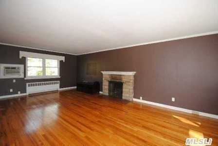 23 Margaret Ct - Photo 3 of 15