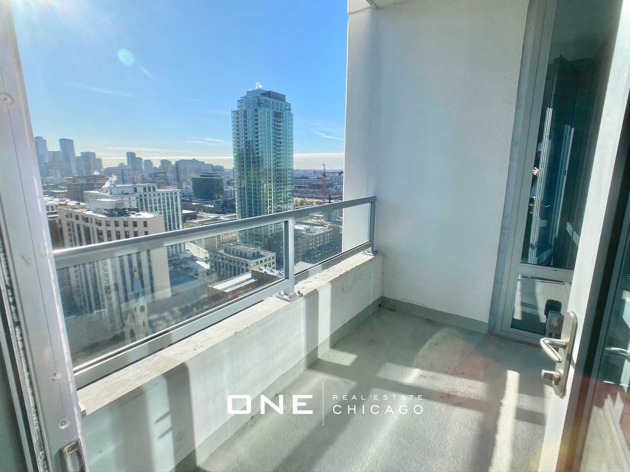 N La Salle Dr - Photo 3 of 20