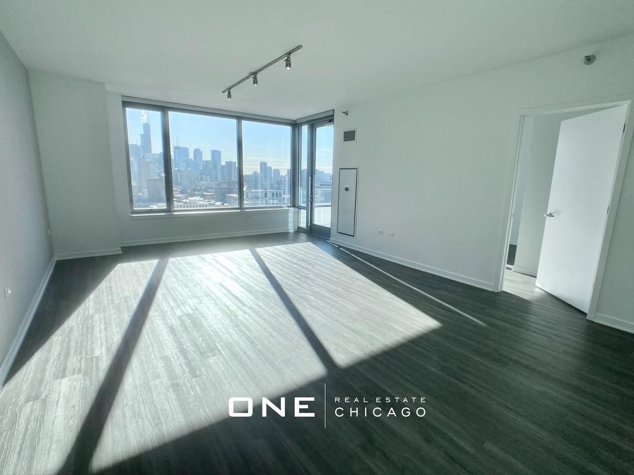 N La Salle Dr - Photo 7 of 20