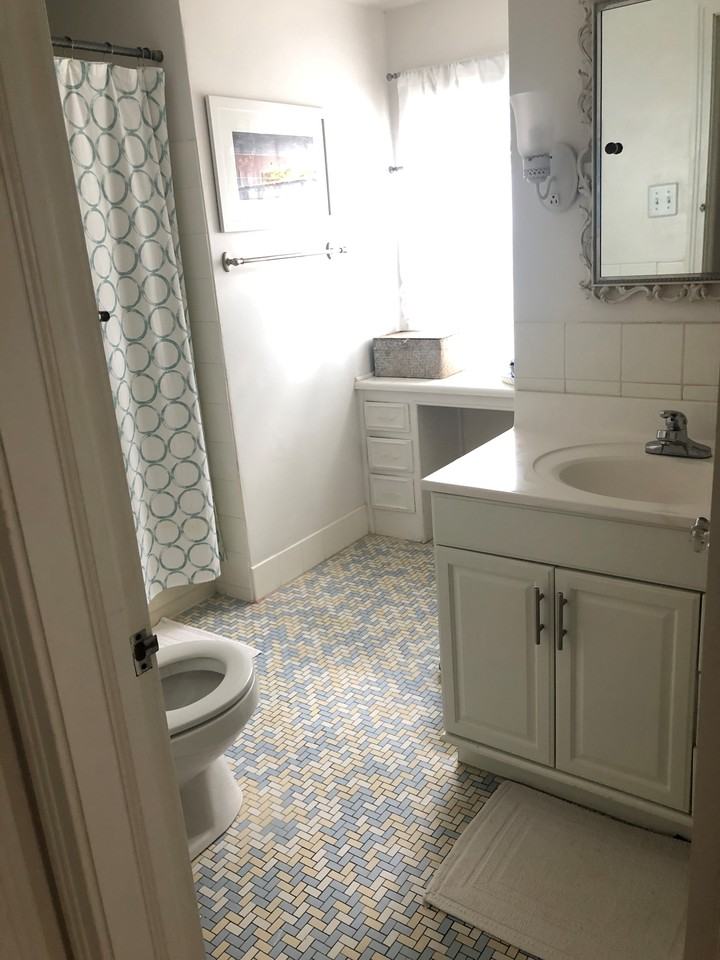 424 E 65th Ter #NA - Photo 3 of 15