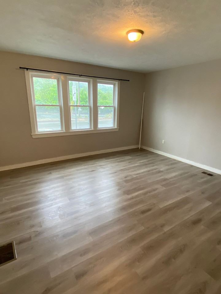 591 Pike St #F - Photo 2 of 8