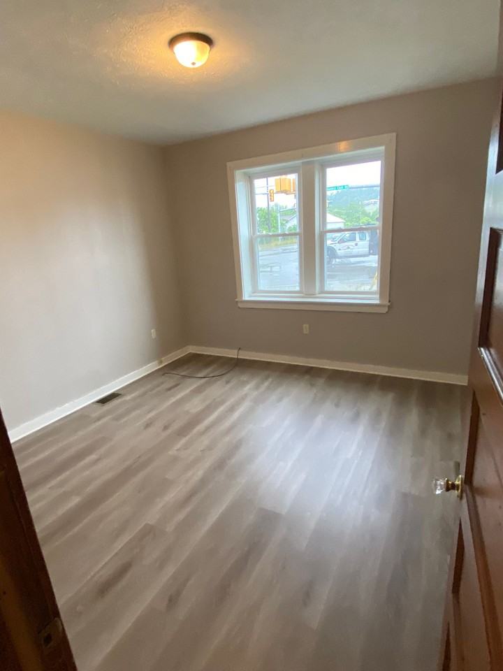 591 Pike St #F - Photo 3 of 8