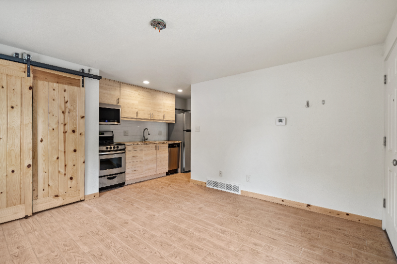 514 E 1st St - Photo 3 of 13