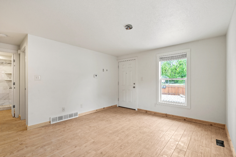 514 E 1st St - Photo 4 of 13