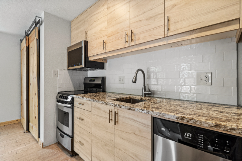 514 E 1st St - Photo 7 of 13