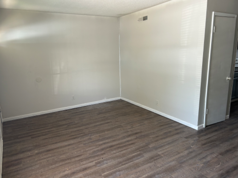 104 N Gosnell St - Photo 2 of 10