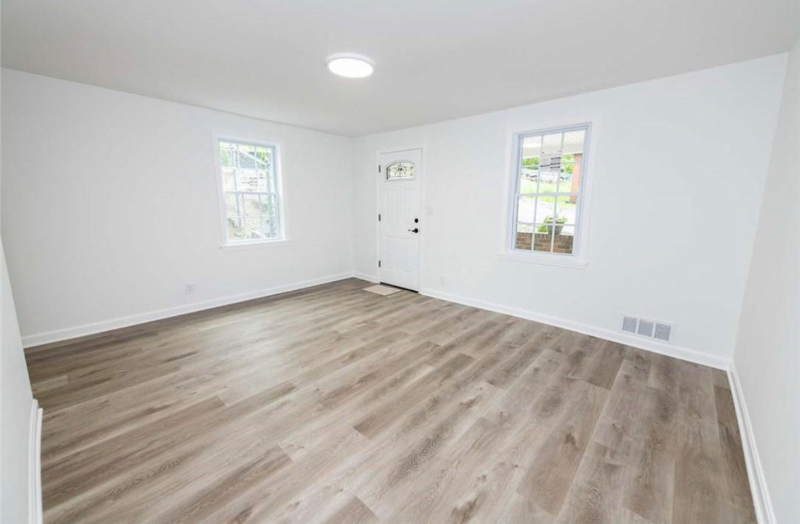 4473 4th St - Photo 3 of 19