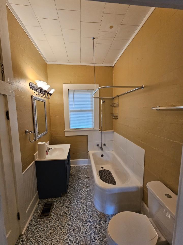 2312 Pecan St #1 - Photo 5 of 10