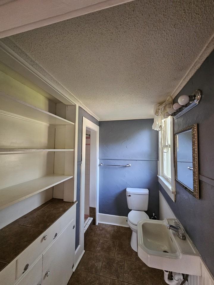 2312 Pecan St #1 - Photo 7 of 10