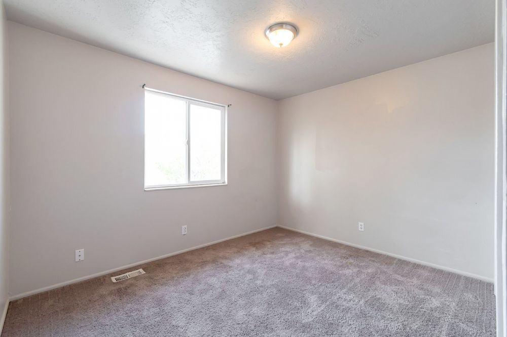 3339 W Tess Ave - Photo 3 of 15