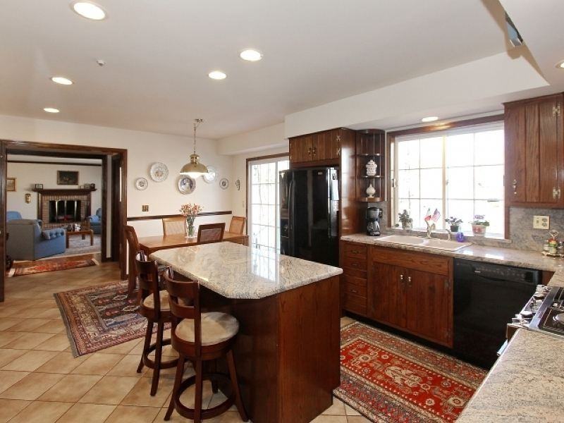 33 Ellsworth Dr - Photo 3 of 4