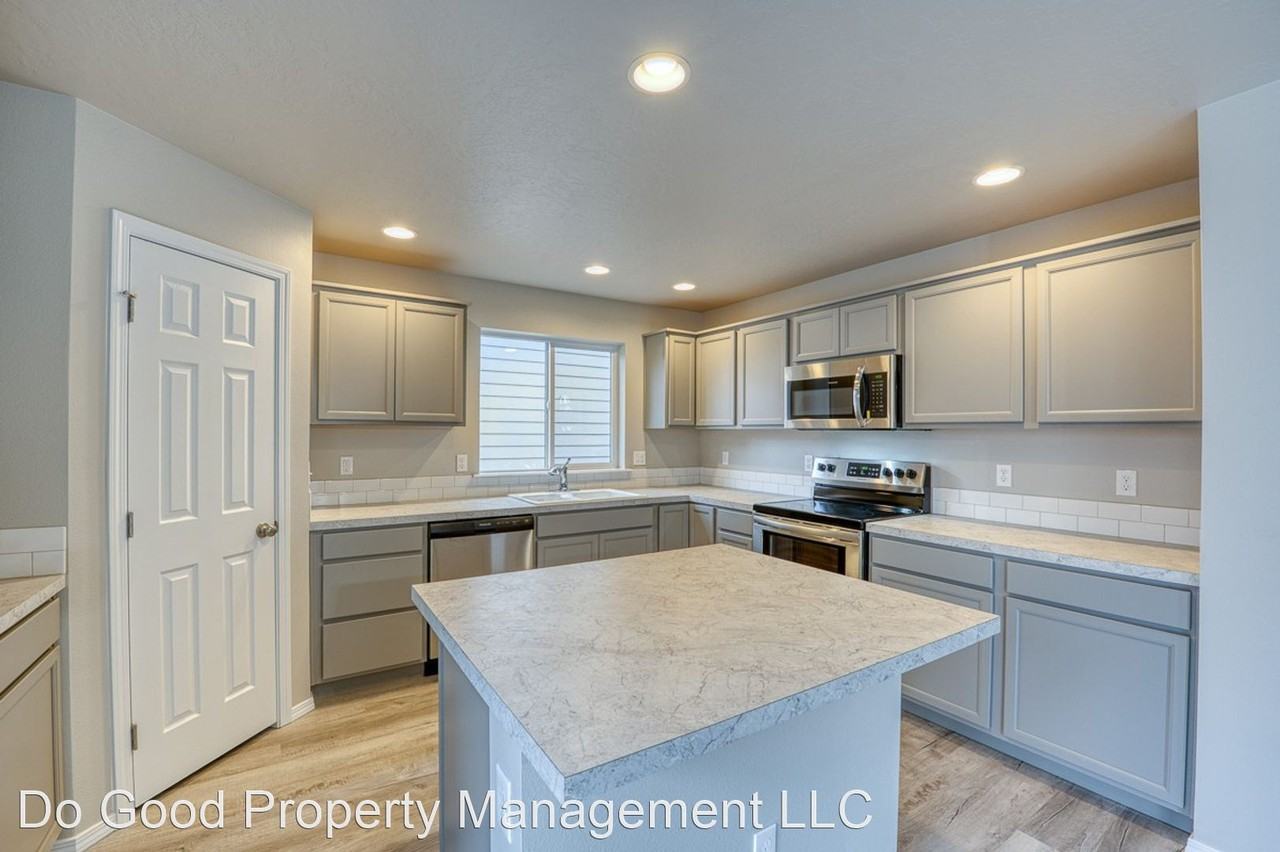 6198 N Carlese Ave - Photo 2 of 35