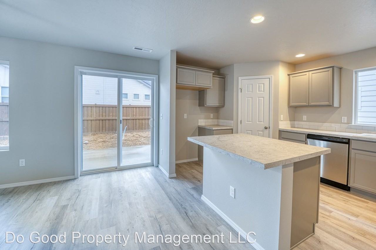 6198 N Carlese Ave - Photo 3 of 35