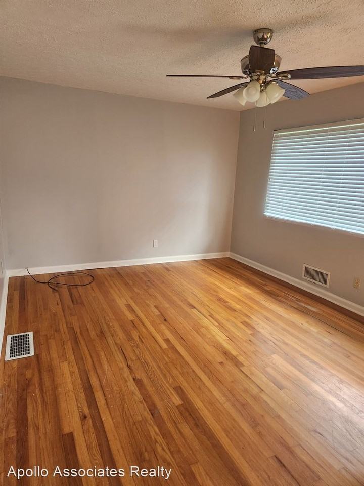 3588 Sherbrooke Way Sw - Photo 2 of 12