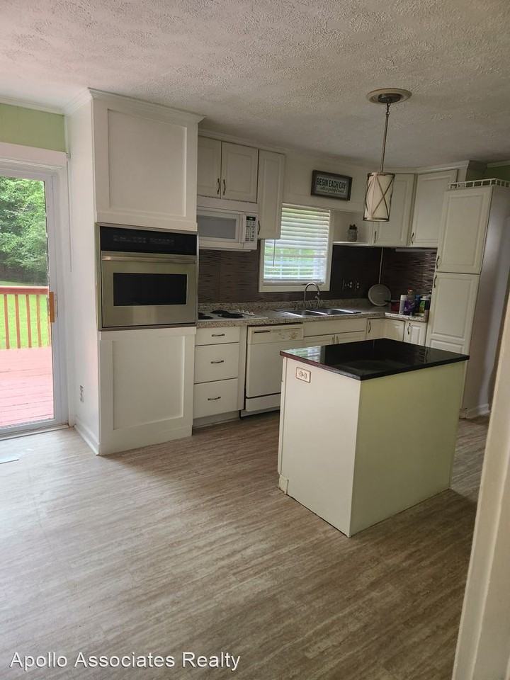 3588 Sherbrooke Way Sw - Photo 3 of 12