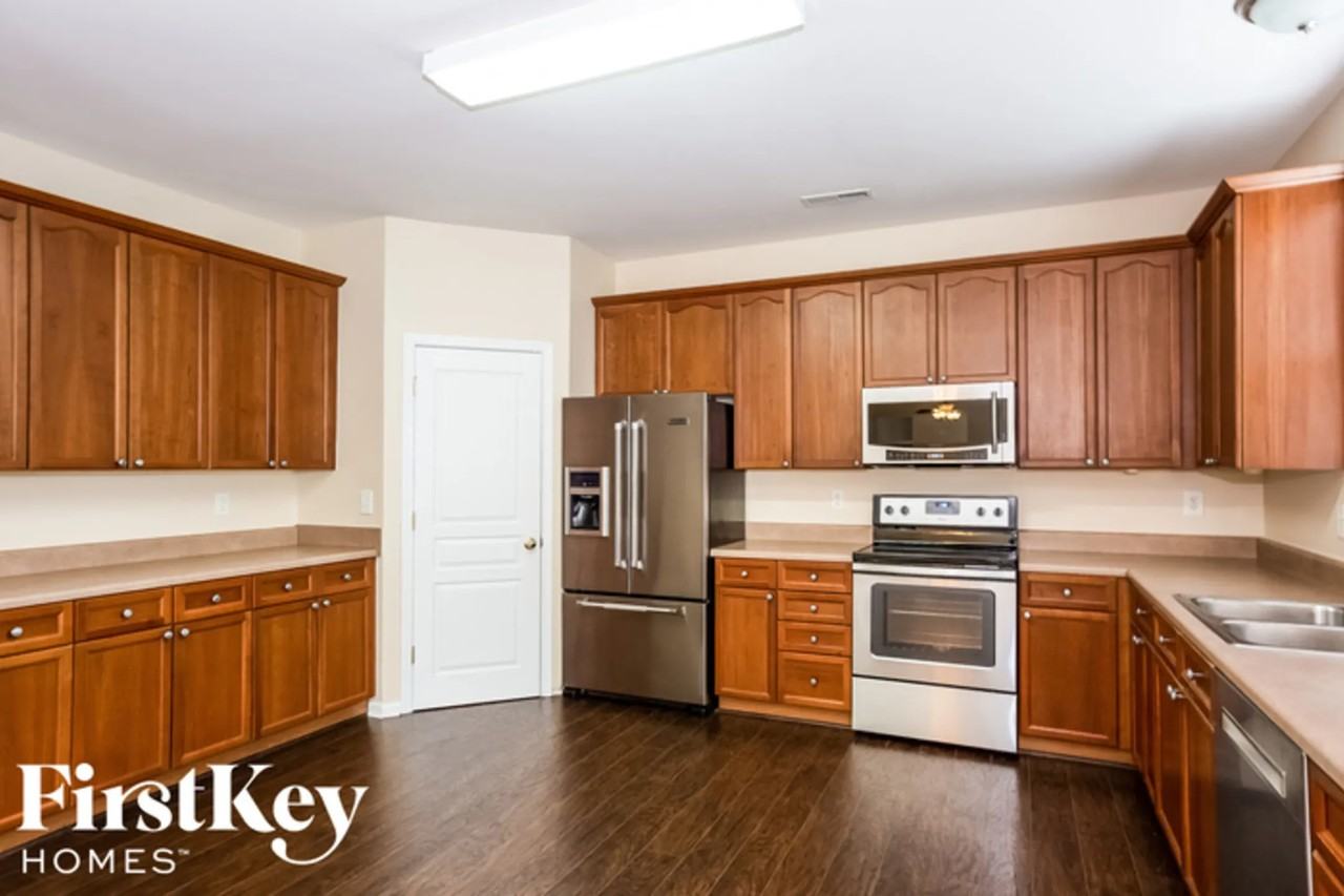 4805 Walnut Grove St - Photo 3 of 11