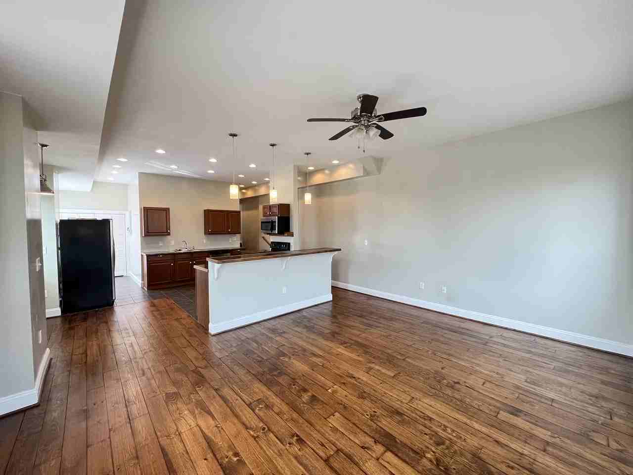 1409 Catherine St - Photo 2 of 14