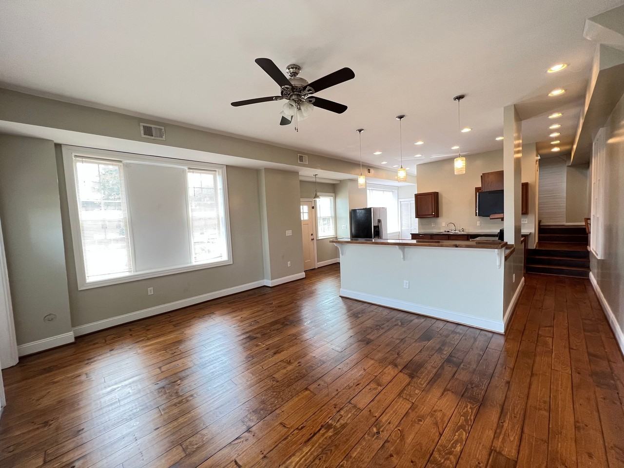 1409 Catherine St - Photo 3 of 14