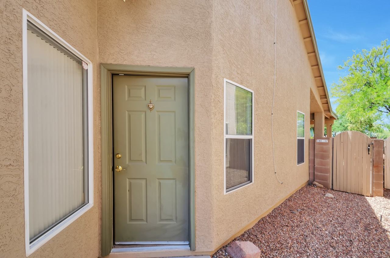7620 S Trumpet Vine Ave - Photo 2 of 25