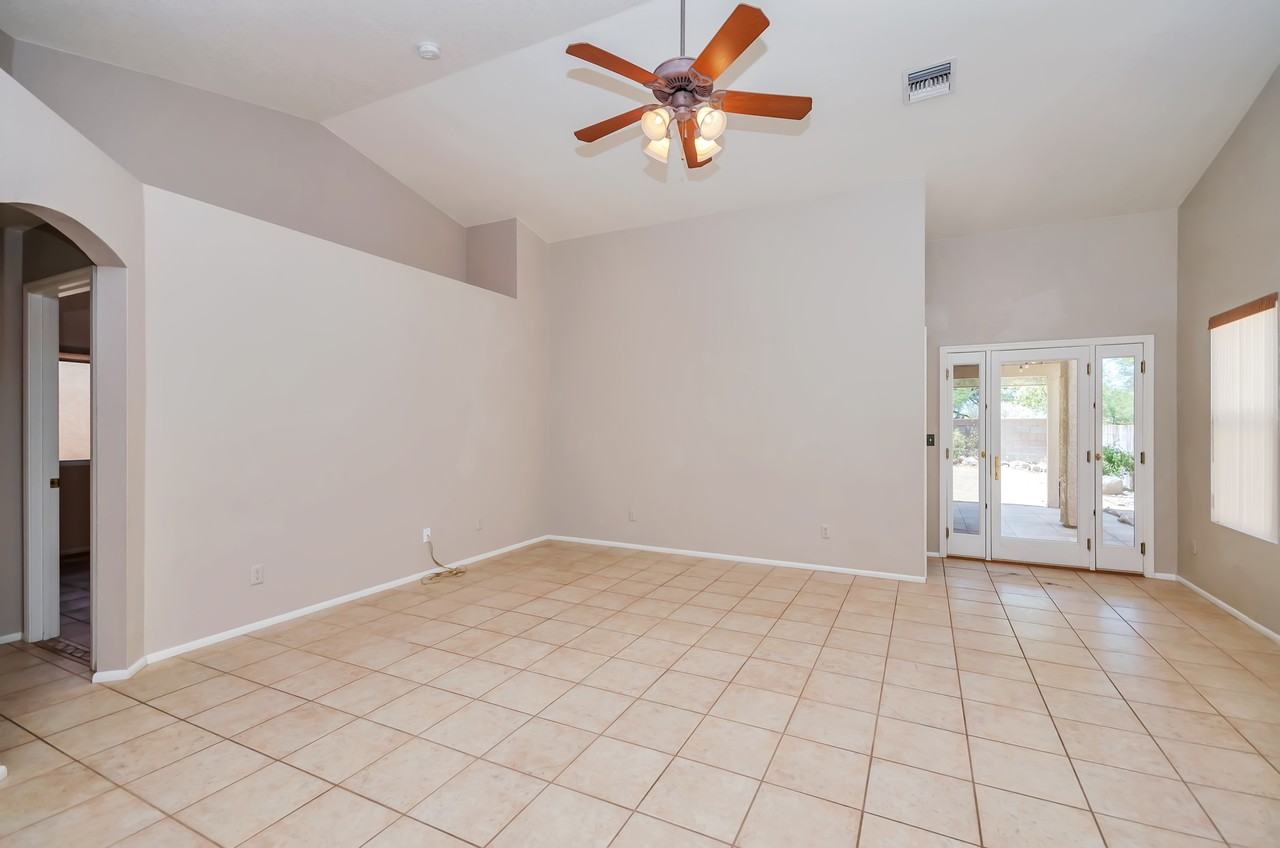 7620 S Trumpet Vine Ave - Photo 3 of 25