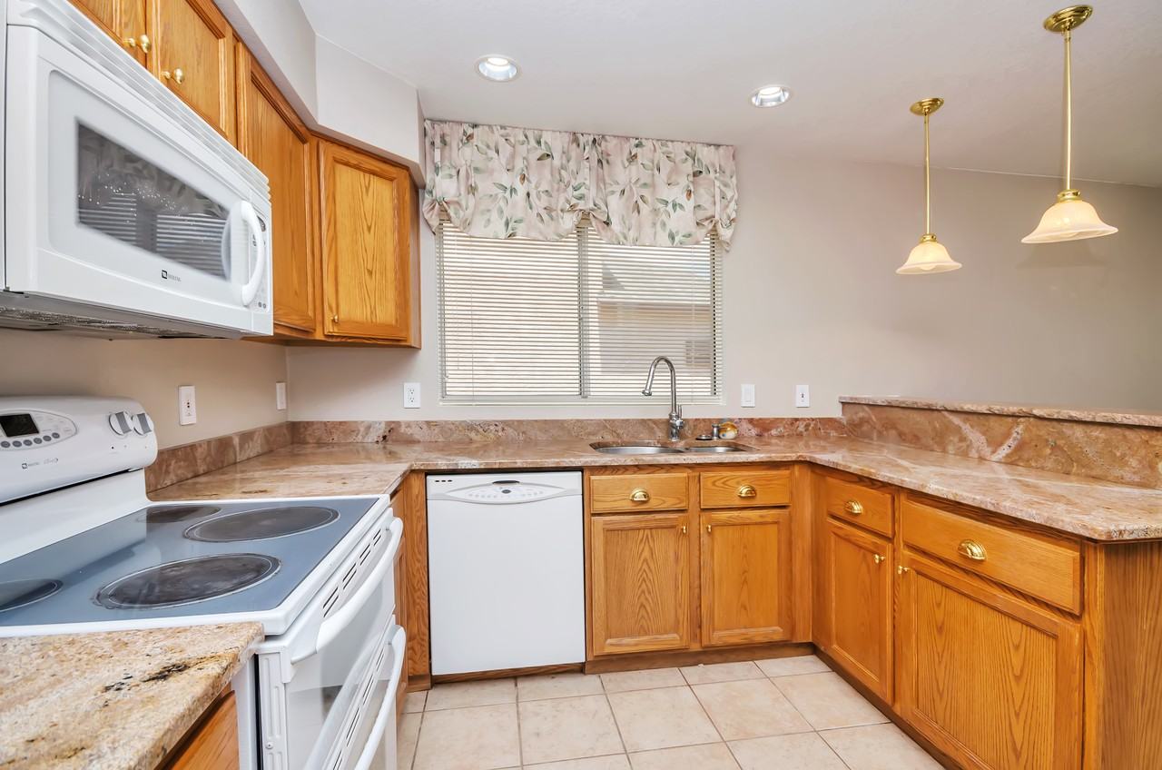 7620 S Trumpet Vine Ave - Photo 6 of 25