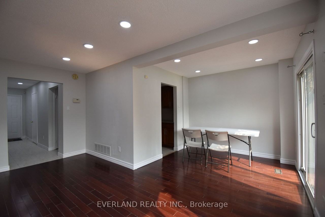 737 York Hill Boulevard #None - Photo 2 of 6