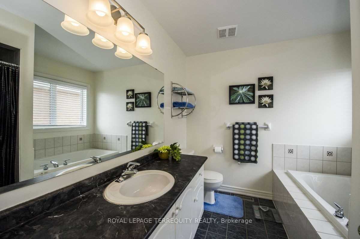 19 Royal Appian Crescent #None - Photo 3 of 6