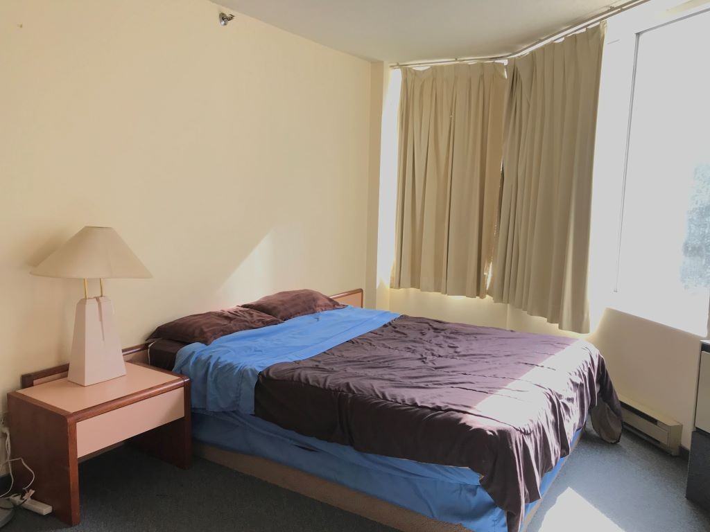 1077 St-Mathieu - Photo 3 of 9