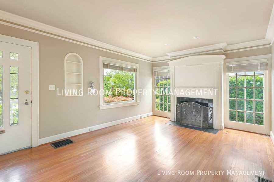 3233 Ne Skidmore St - Photo 2 of 15