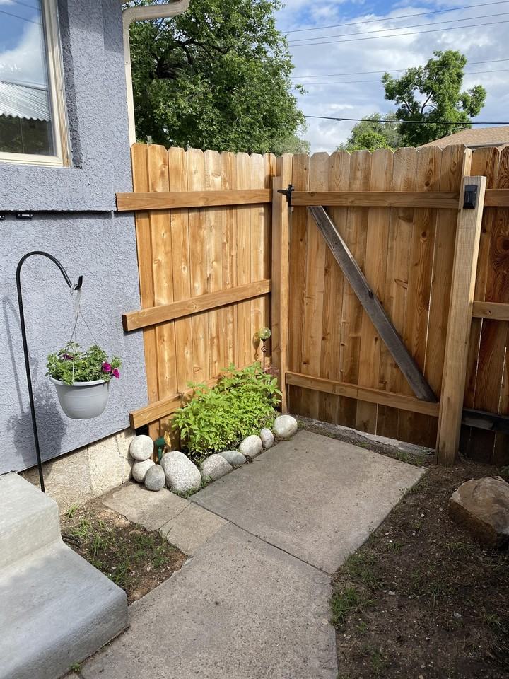 327 Bonfoy AvenueUnit 201 #201UPPER - Photo 3 of 25