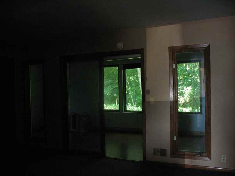 386 Mohegan Cir - Photo 3 of 6