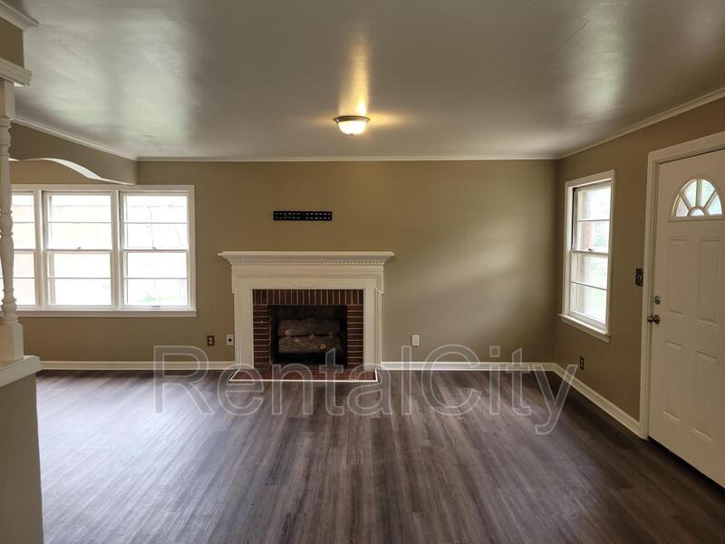 404 W 10th St - Photo 3 of 17