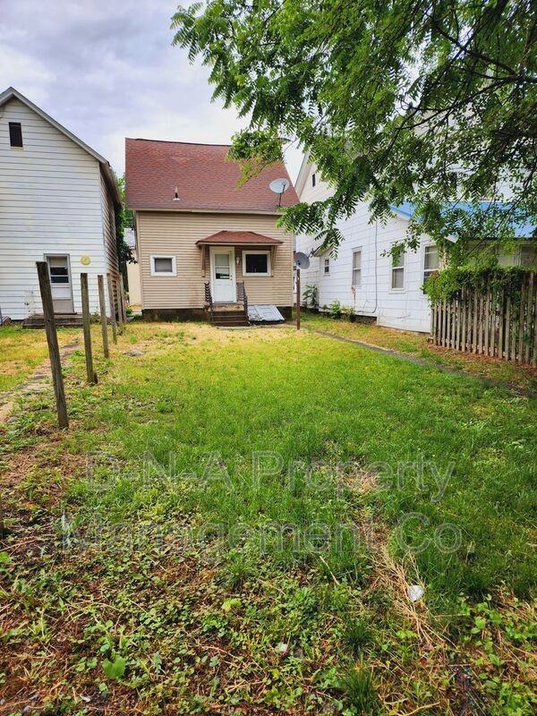 113 N 9th St - Photo 2 of 7
