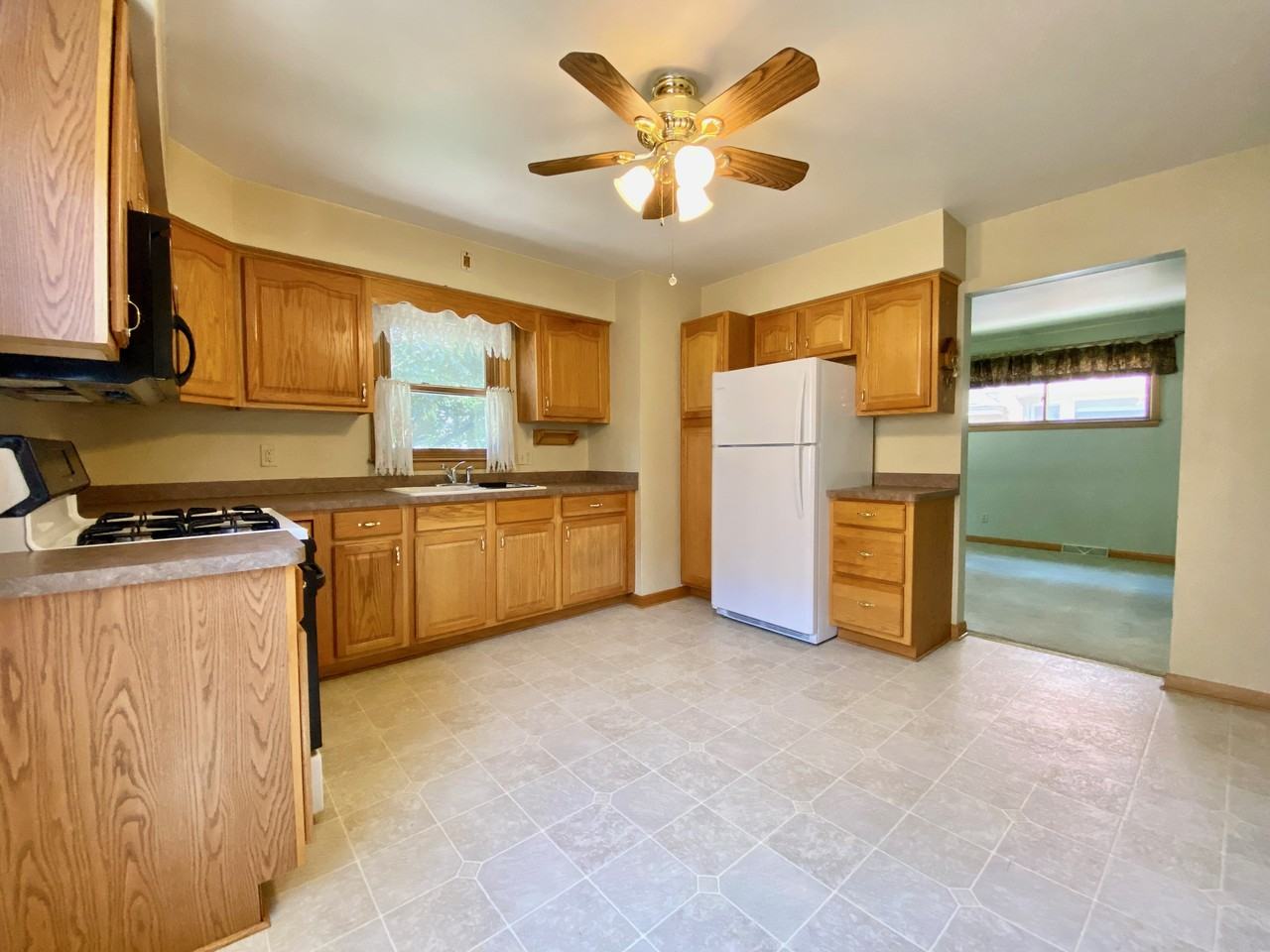 3680 South Whitnall Avenue - Photo 3 of 23