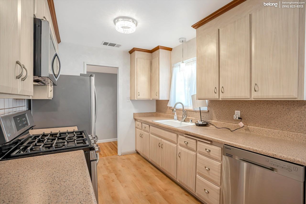 2017 Janice Ave - Photo 7 of 17