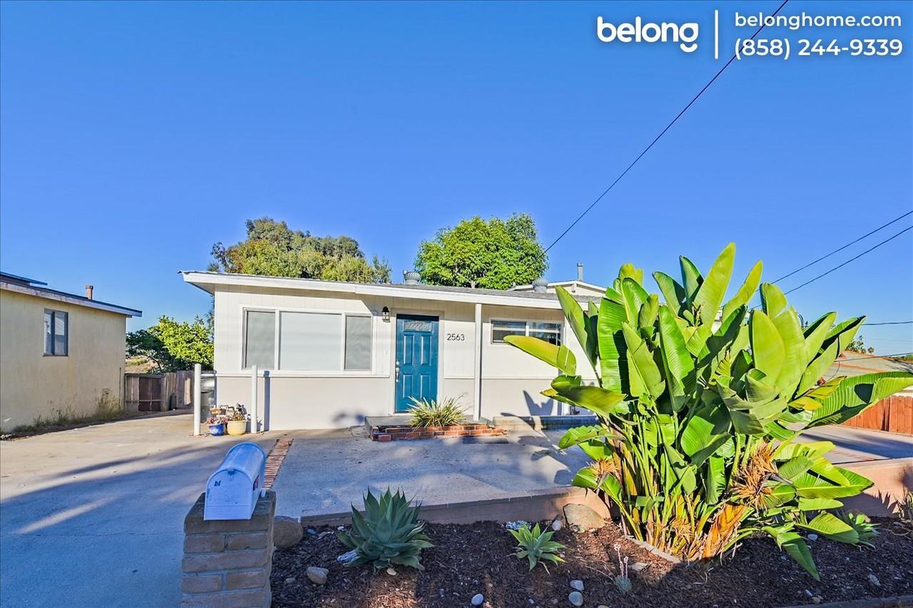 2563 Roseview Pl - Photo 4 of 36