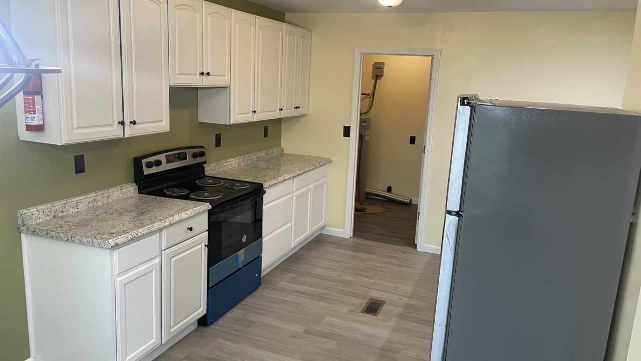 508 3rd St #1 - Photo 5 of 14