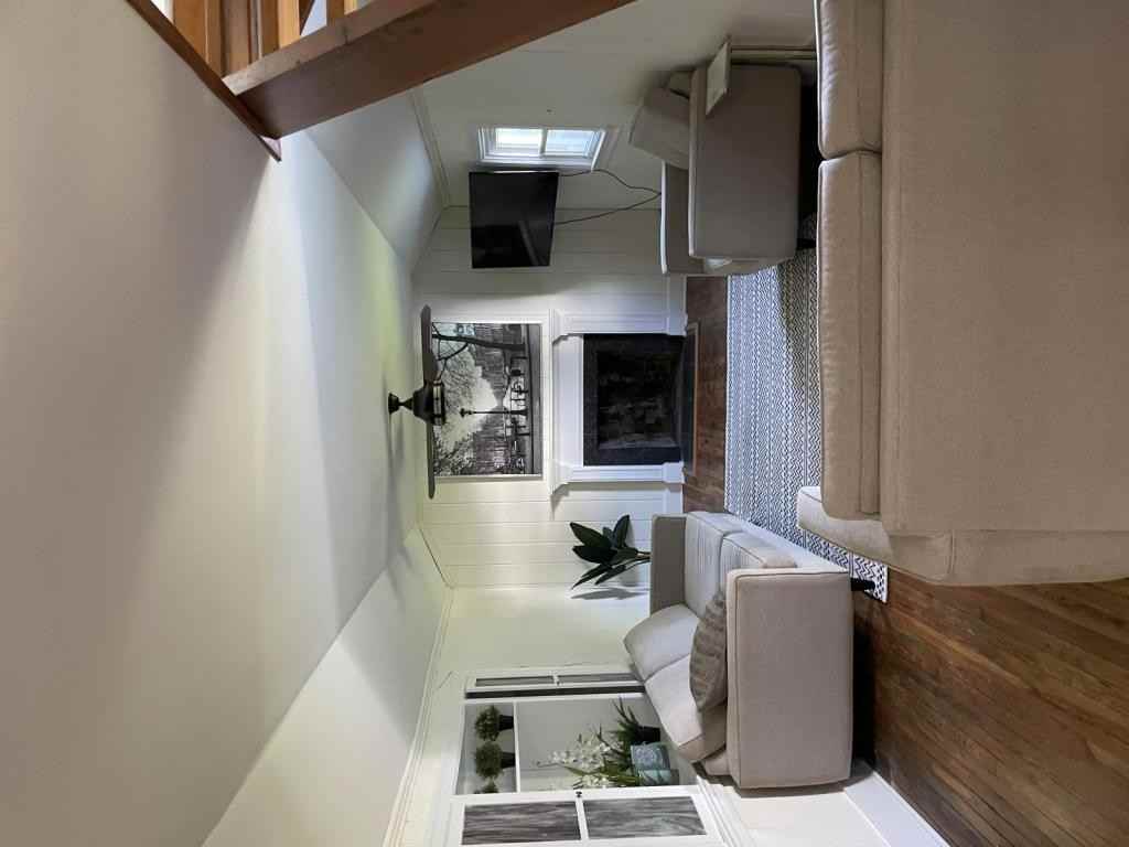 6920 Maryland Ave - Photo 3 of 10