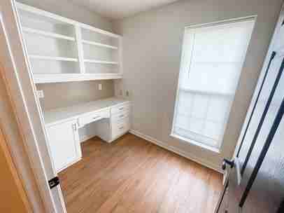 310 N Cromley Rd - Photo 3 of 15