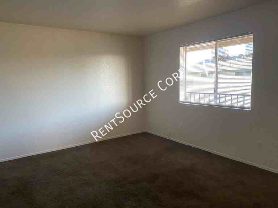 15582 L Street #04 - Photo 3 of 19