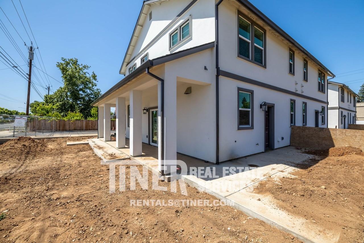 1509 Bell St - Photo 4 of 18