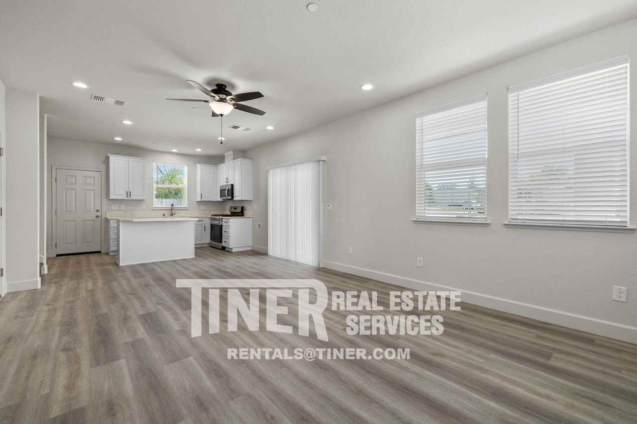 1509 Bell St - Photo 5 of 18