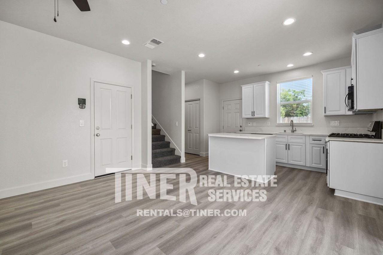 1509 Bell St - Photo 6 of 18