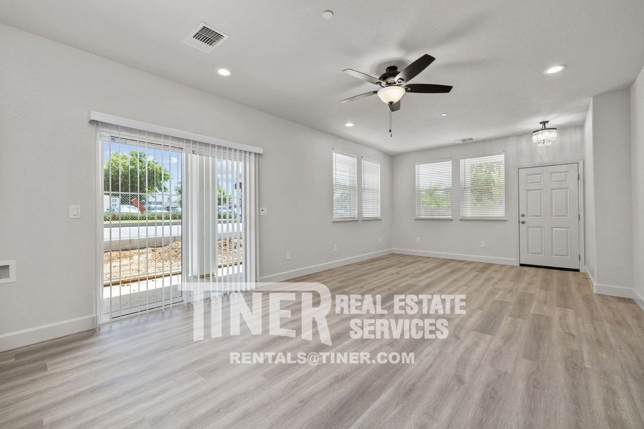 1509 Bell St - Photo 7 of 18