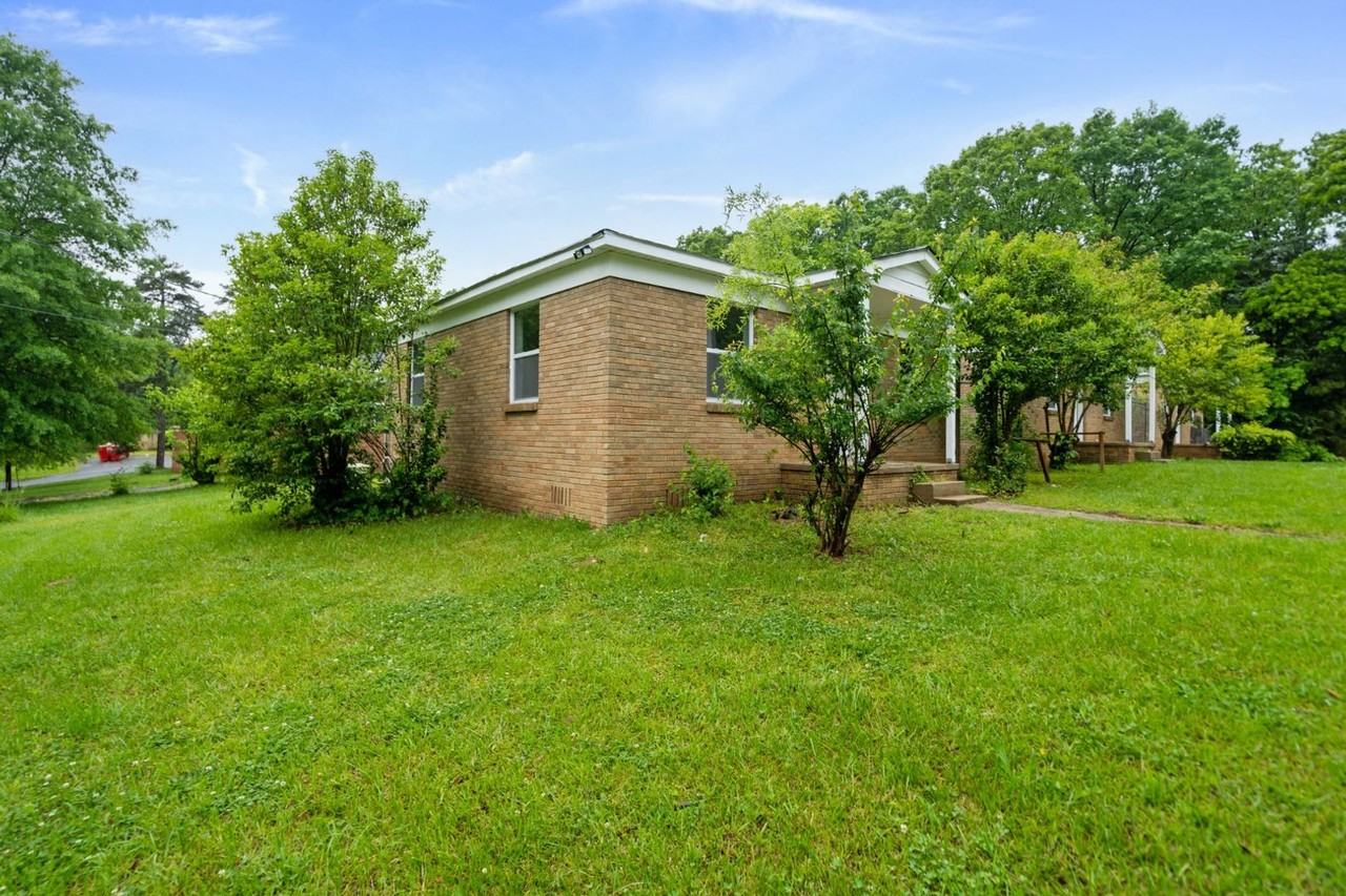 3105 Capitol Dr - Photo 3 of 22