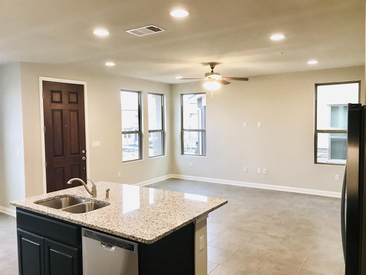 6814 E Riverside Dr #1 - Photo 4 of 16